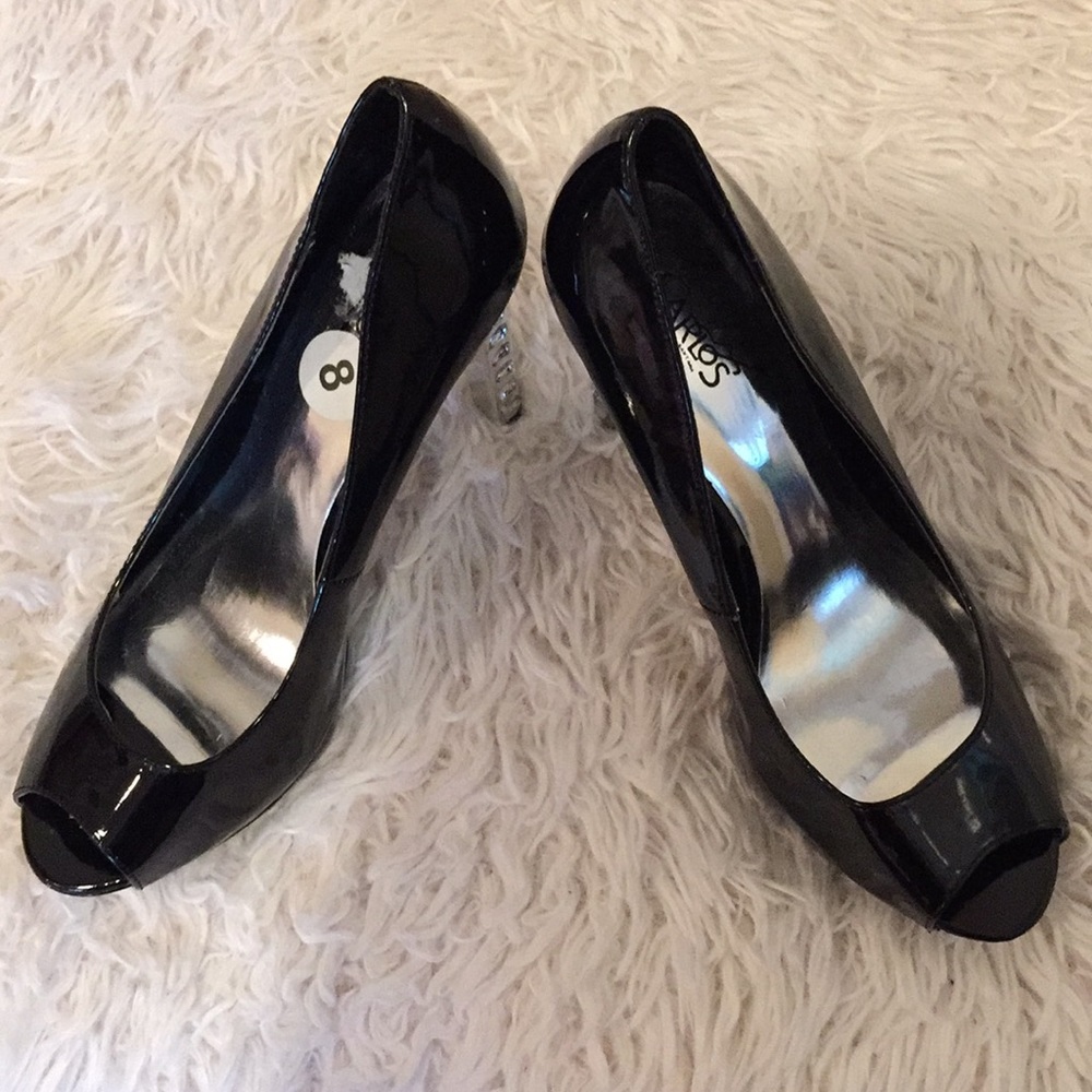 Carlos by Carlos Santana  patent leather pomp’s 8M